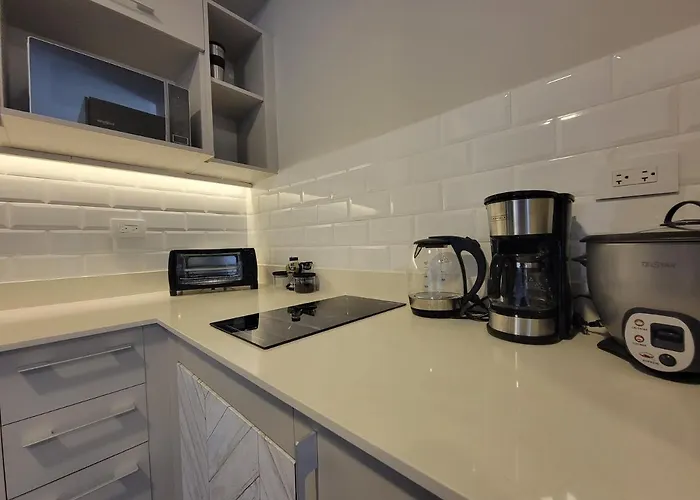 Cosmopolitan Apt 1407, 5 Star Facilities, 15M Sjo Airport, Parking, Pool, Gym