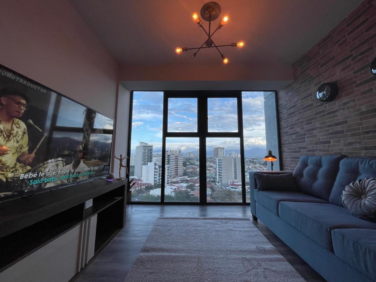 Apartment Cosmopolitan 1407, 5 Star Facilities, 15m Sjo Airport, Parking, Pool, Gym San Jose (San Jose)