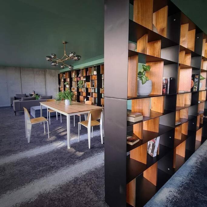 Cosmopolitan 1407, 5 Star Facilities, 15m Sjo Airport, Parking, Pool, Gym Apartment *