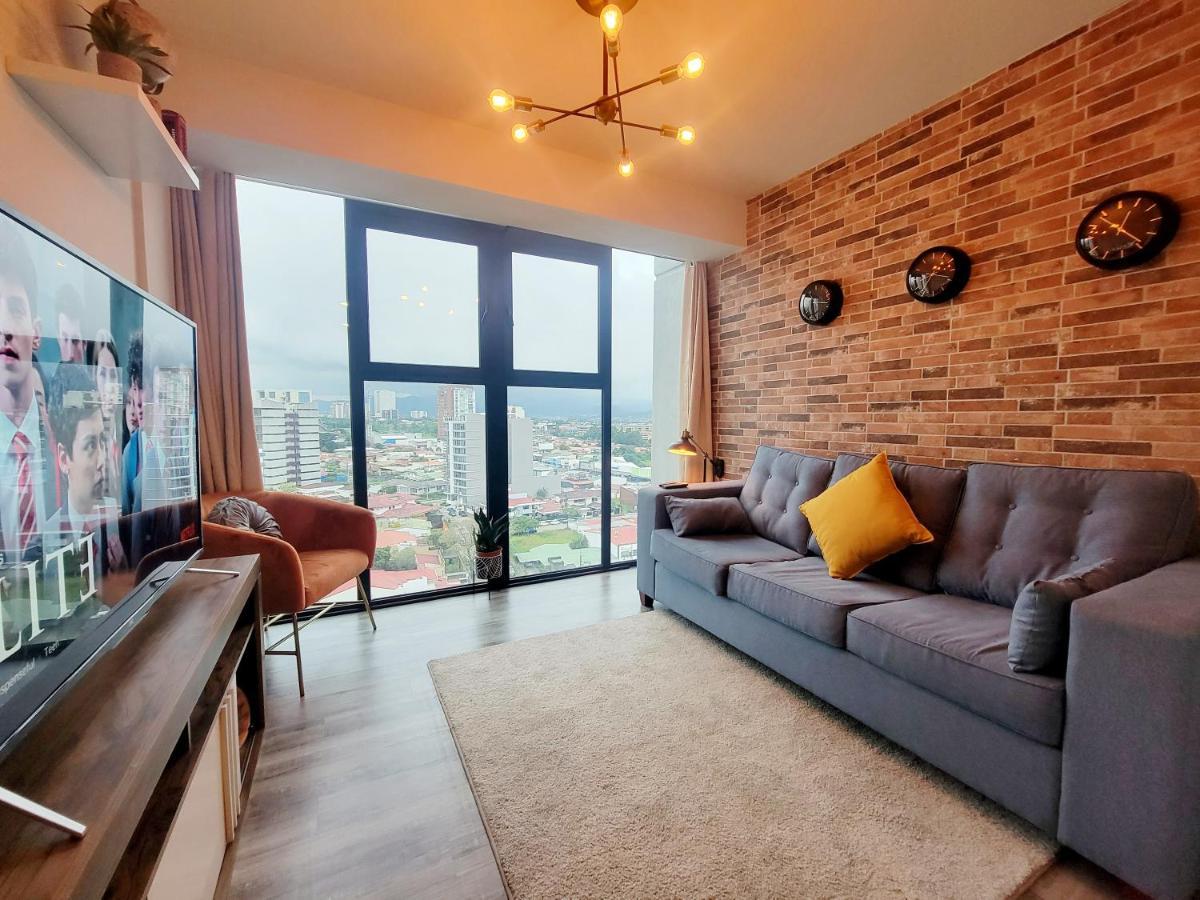Cosmopolitan 1407, 5 Star Facilities, 15m Sjo Airport, Parking, Pool, Gym * San Jose (San Jose)