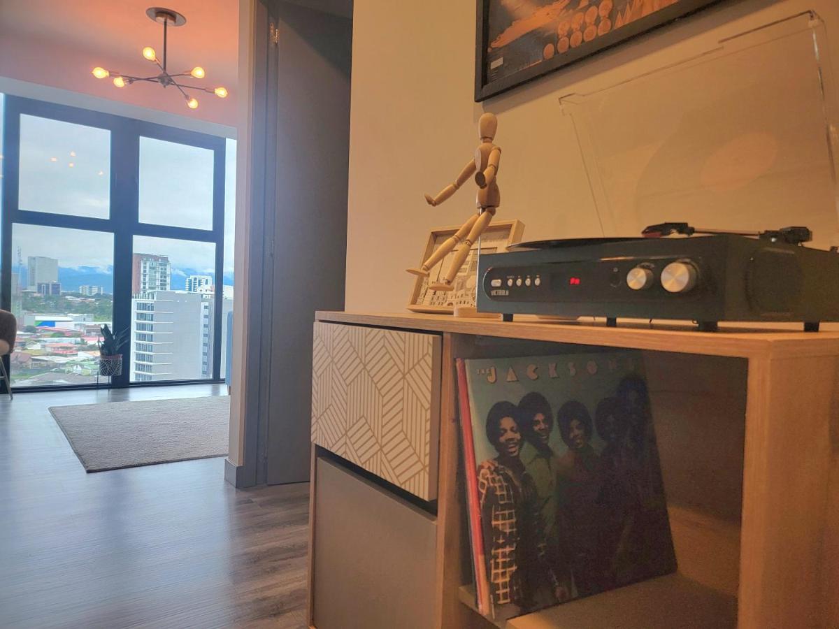 Cosmopolitan 1407, 5 Star Facilities, 15m Sjo Airport, Parking, Pool, Gym *